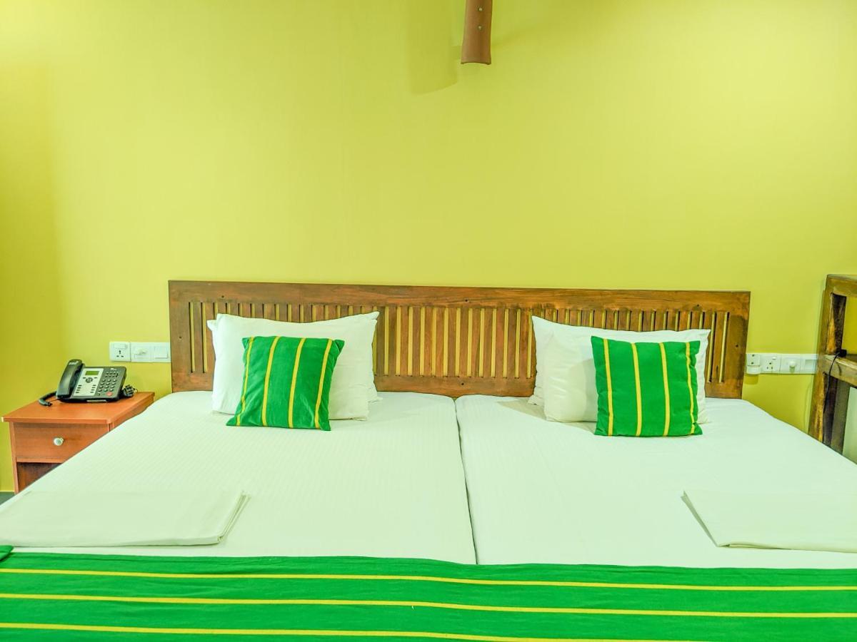 Yala Golden Wild Bed and Breakfast Tissamaharama Buitenkant foto
