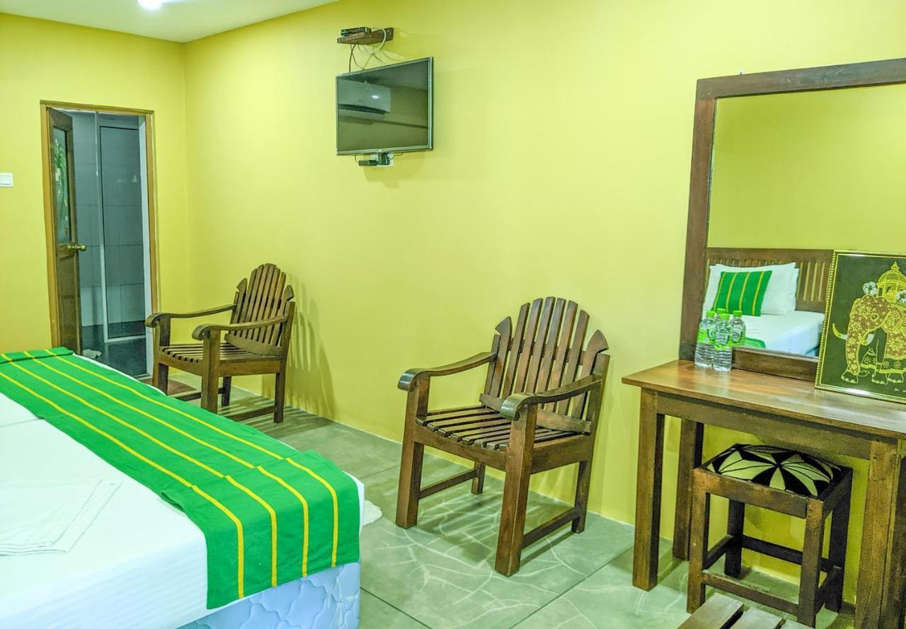 Yala Golden Wild Bed and Breakfast Tissamaharama Buitenkant foto