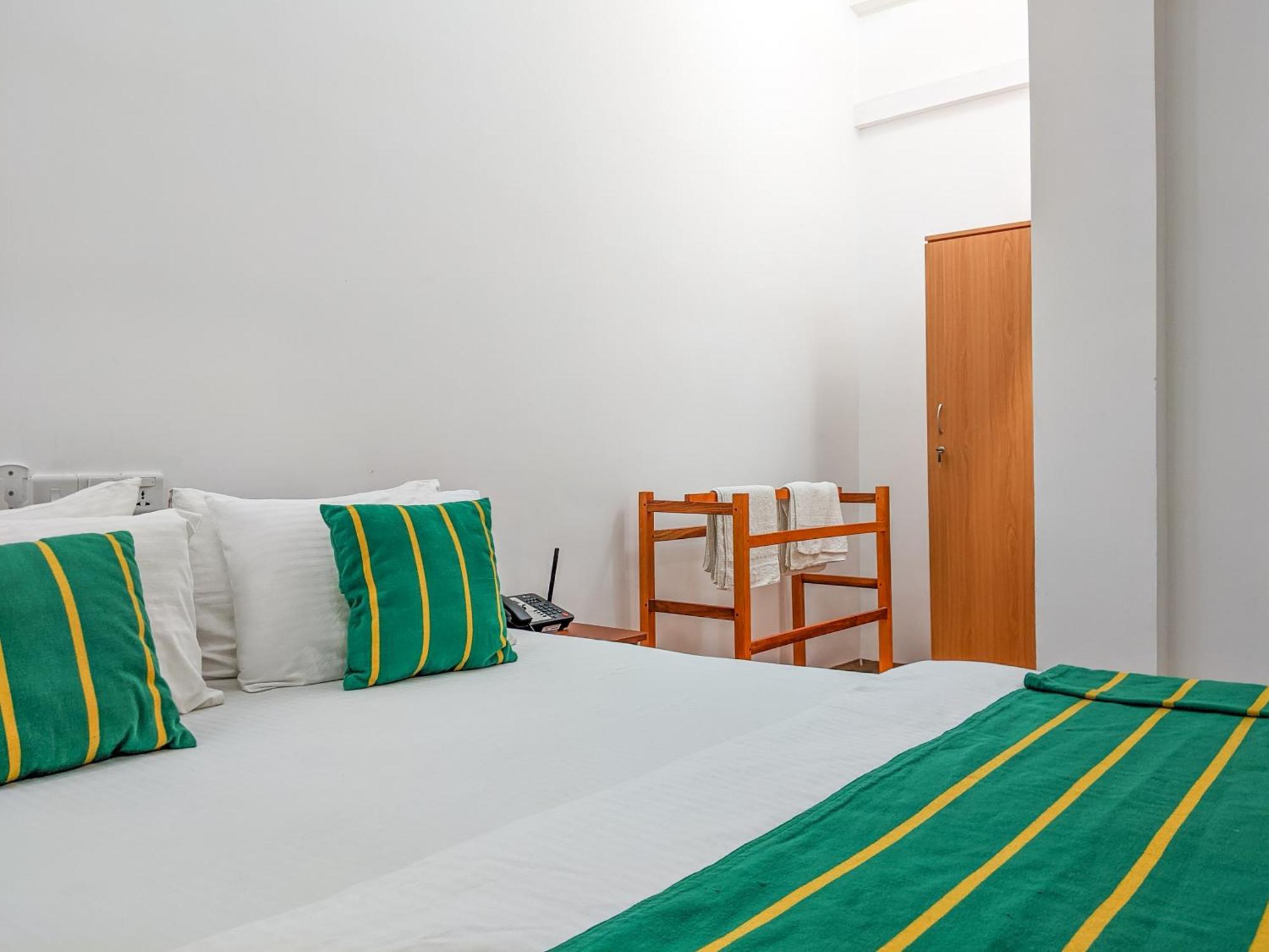 Yala Golden Wild Bed and Breakfast Tissamaharama Buitenkant foto